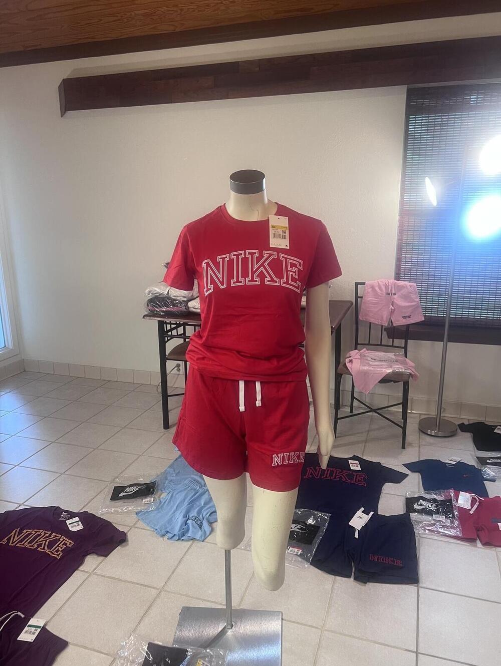 Women’s Nike short/shirt set size small